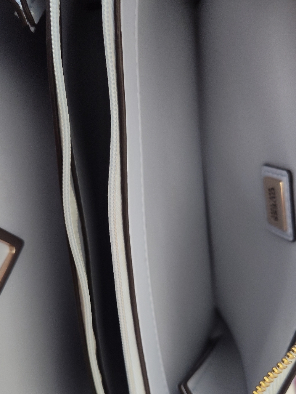 GUESS Iwona Tri Compartment Top Zip Xbody A shoulder bag a large compartment - Picture 3 of 8